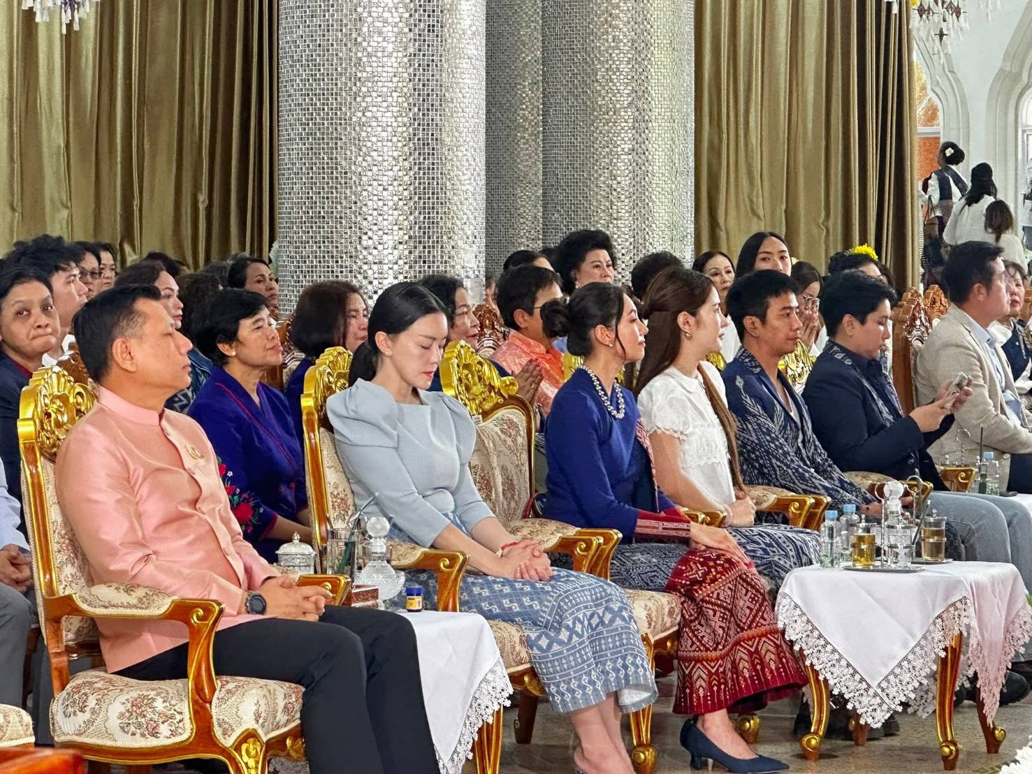  พช.มุกดาหาร ร่วมพิธีถวายผ้าป่าสามัคคีและพิธีบวงสรวงพญาศรีมุกดามหามุนีนีลปาลนาคราช