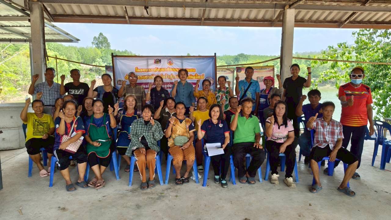พช.มุกดาหาร ขับเคลื่อนชุมชนสู่ตลาดสมัยใหม่ จัดอบรมแปรรูป "ปลานิลแดดเดียว" มุ่งสร้างมูลค่าเพิ่มและรายได้ยั่งยืน