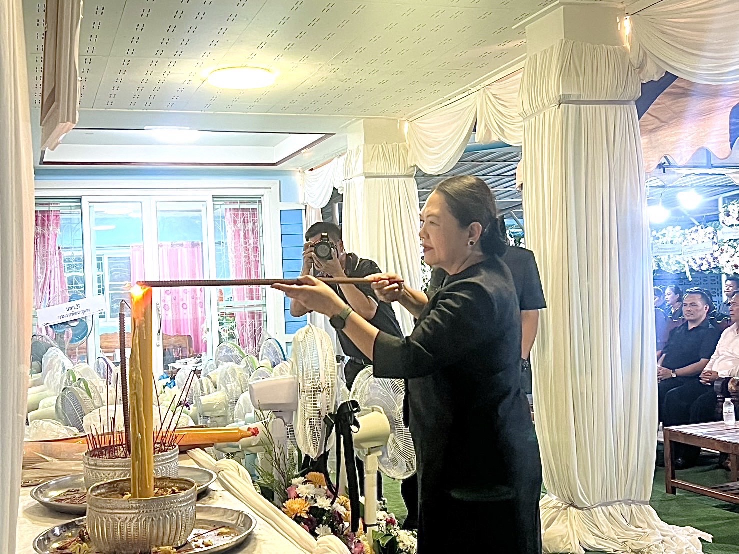 พช.มุกดาหาร ร่วมเป็นเจ้าภาพสวดพระอภิธรรมศพ นายวิเชียร ศรีมงคล คู่สมรสของ นางนวลจันทร์ ศรีมงคล ผู้ตรวจราชการกรม ปฏิบัติหน้าที่ผู้อำนวยการศูนย์ศึกษาและพัฒนาชุมชนอุบลราชธานี