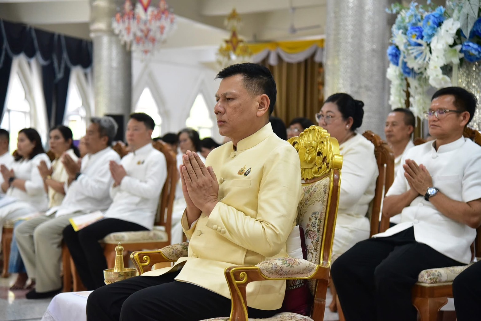 พช.มุกดาหาร ร่วมประกอบพิธีเจริญพระพุทธมนต์ถวายพระพรชัยมงคล พร้อมกัน 6 จังหวัด