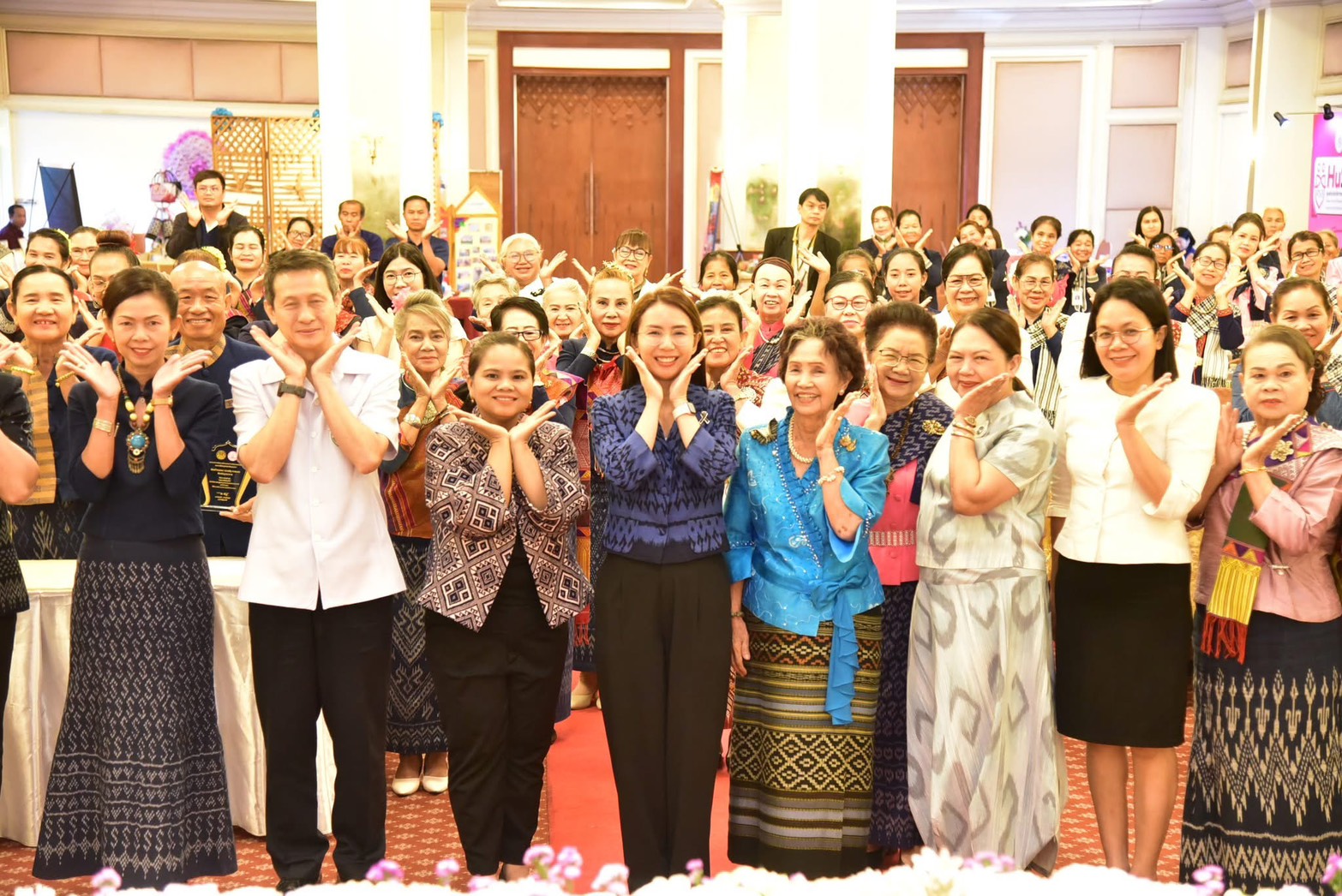 พช.มุกดาหาร ร่วมกิจกรรมวันผู้สูงอายุแห่งชาติและวันแห่งครอบครัว ประจำปี 2569 ชูแนวคิด “ก้ม กราบ กอดผู้สูงวัย สร้างครอบครัวไทยเข้มแข็ง”
