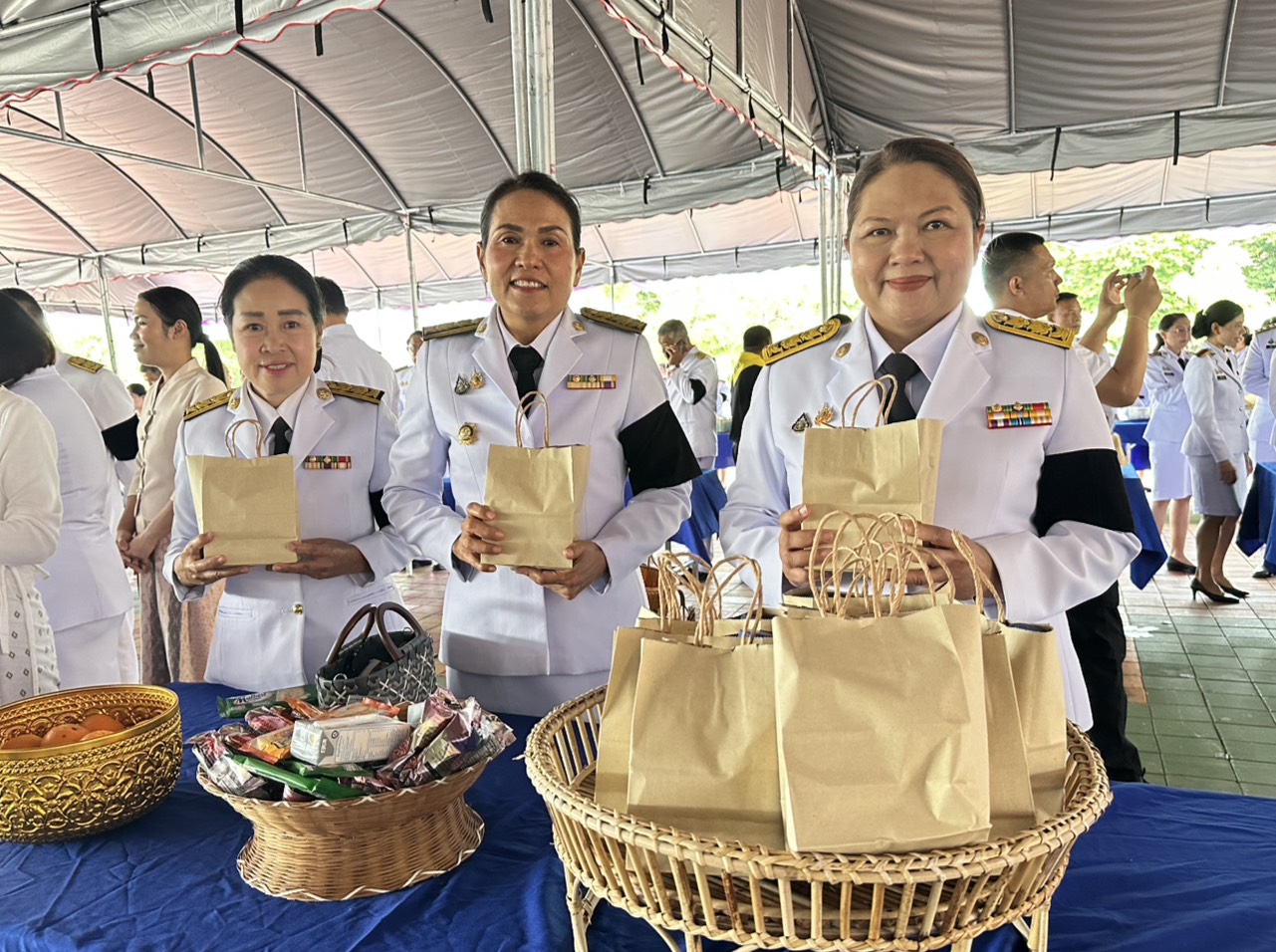 พช. มุกดาหาร ร่วมพิธีเจริญพระพุทธมนต์และทำบุญตักบาตร ถวายเป็นพระราชกุศลแด่สมเด็จพระนางเจ้าฯ พระบรมราชินี เนื่องในโอกาสพระราชพิธีมหามงคลเฉลิมพระชนมพรรษา 4  รอบ 3  มิถุนายน 2569