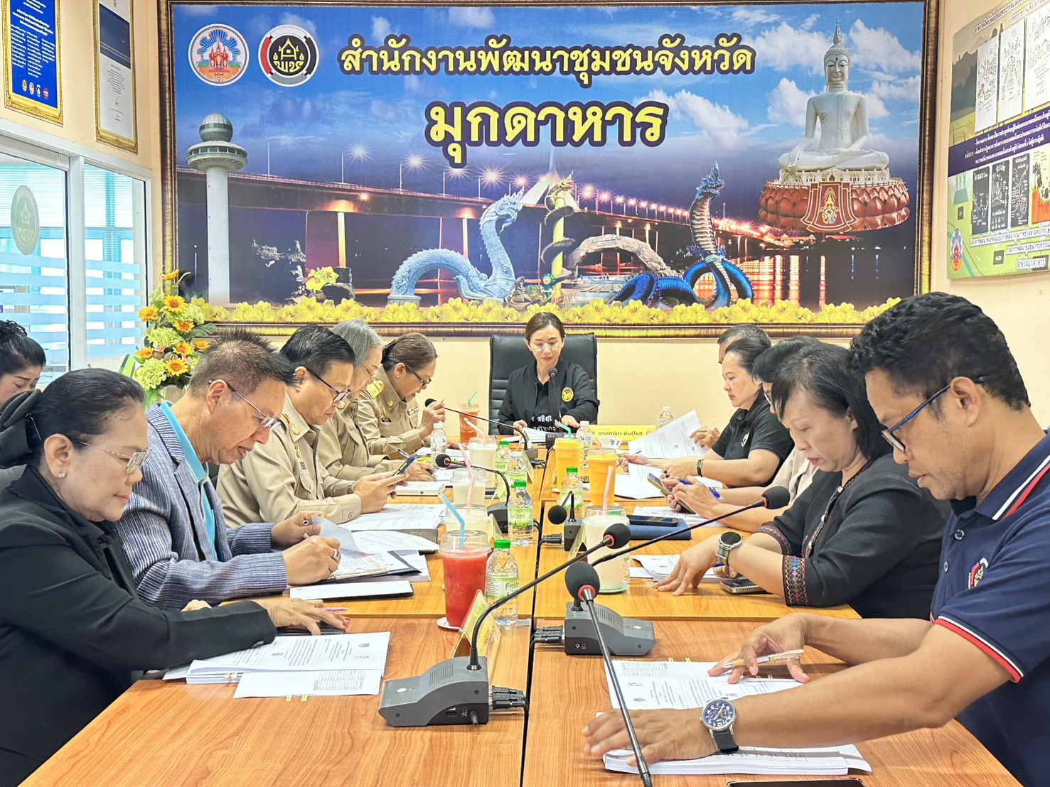 พช.มุกดาหาร รุกหน้าบริหารจัดการหนี้กองทุนสตรีฯ พร้อมไฟเขียวเงินทุนหมุนเวียน 2.3 ล้านบาท มุ่งสร้างอาชีพ สร้างรายได้ให้สตรีมุกดาหาร
